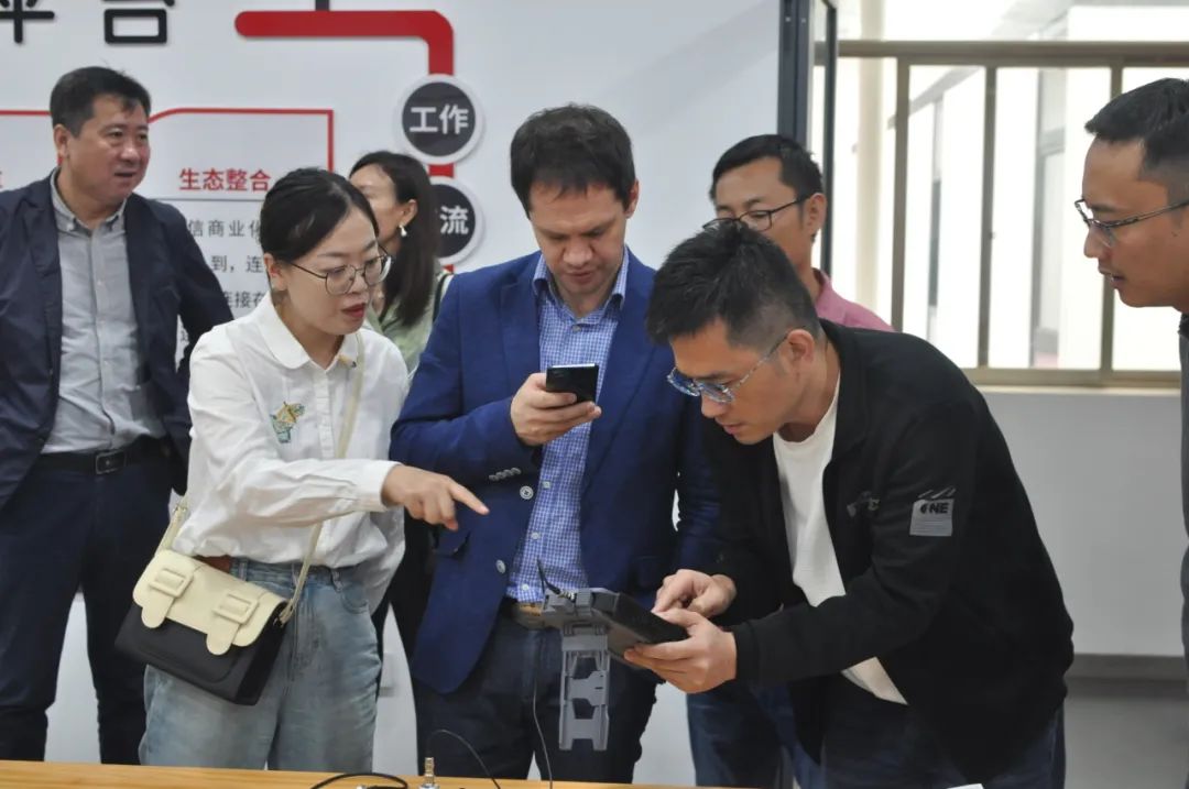 戳我試試